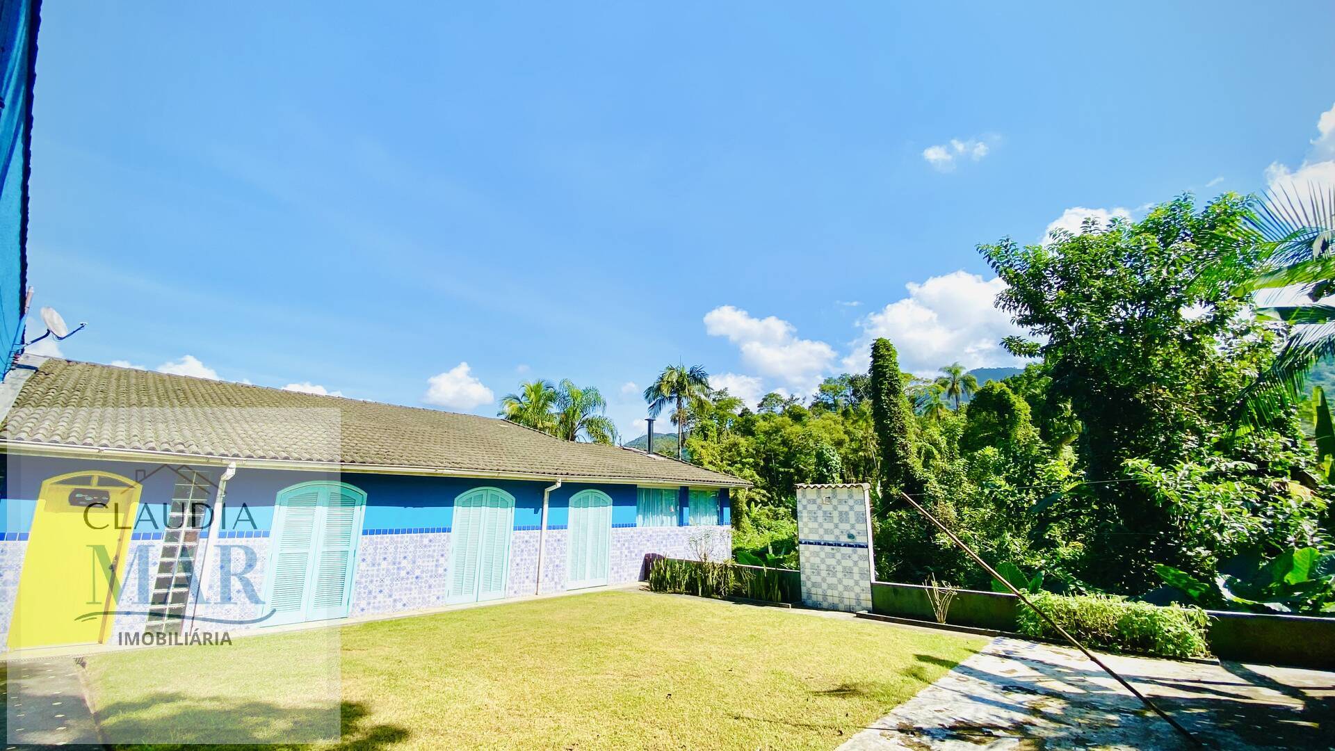 Casa à venda com 3 quartos, 200m² - Foto 1